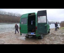 Угнали и утопили микроавтобус