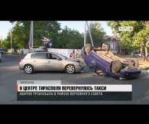 В центре Тирасполя перевернулось такси